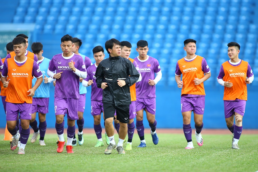 U23 Việt Nam bị sốc nhiệt ngày đầu tập huấn tại Bình Dương U23 Việt Nam bị sốc nhiệt ngày đầu tập huấn tại Bình Dương