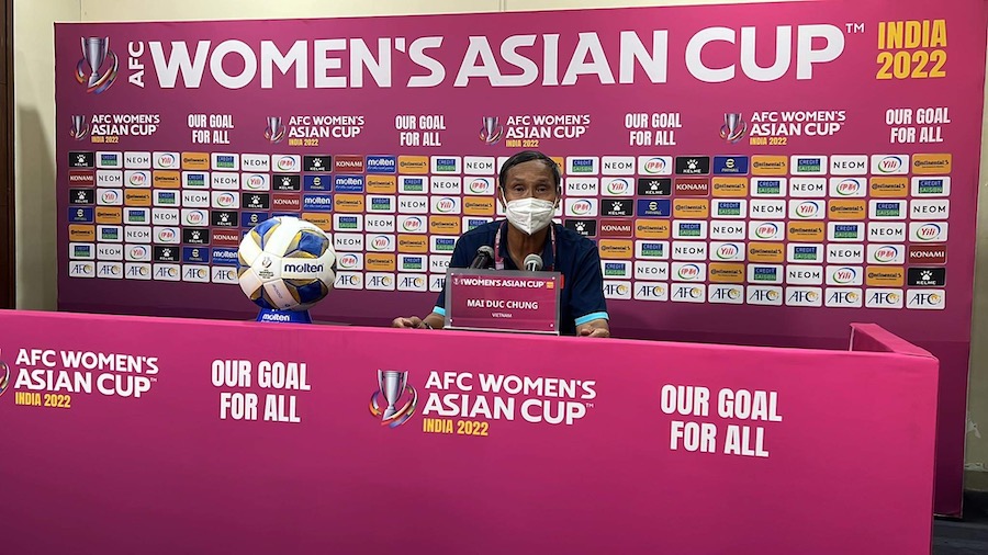 HLV Mai Đức Chung vỡ oà trong ngày tuyển Việt Nam giành vé dự World Cup 2023
