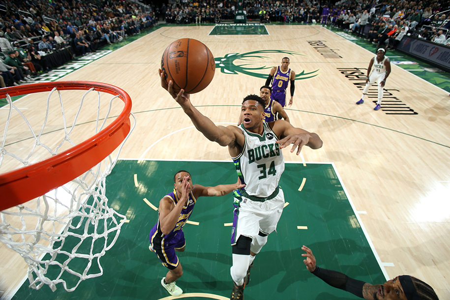 Nhận định bóng rổ NBA 2021-22: Los Angeles Lakers vs Milwaukee Bucks (ngày 9/2 10h00)