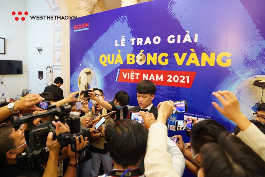 Hoàng Đức xúc động khi lần đầu giành Quả bóng vàng Việt Nam