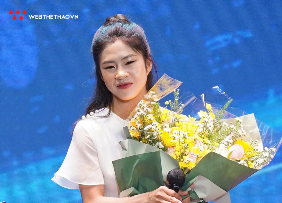 Phút biến hình duyên dáng đến bất ngờ của "cơn lốc đường biên" Thanh Nhã
