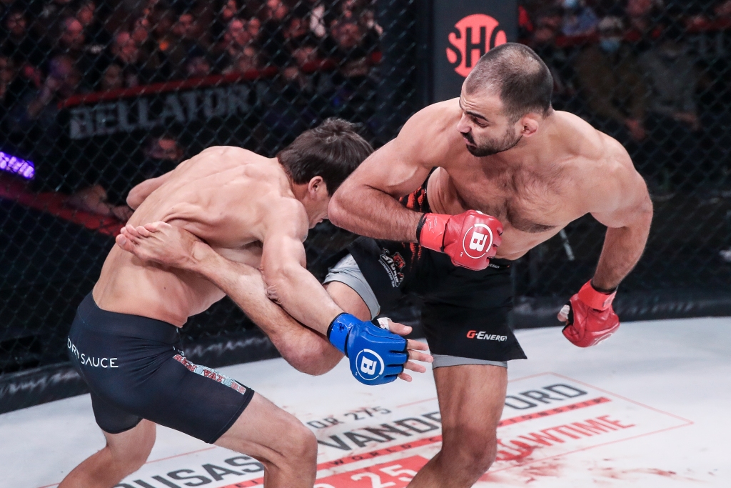 Bellator 274: Cựu vương Andrey Koresh đá gãy 5 xương sườn đối thủ Chance Rencountre
