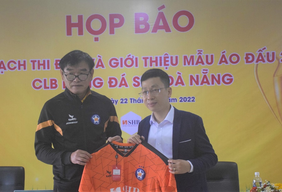 HLV Phan Thanh Hùng “ép” CLB Đà Nẵng vào Top 3 V.League 2022