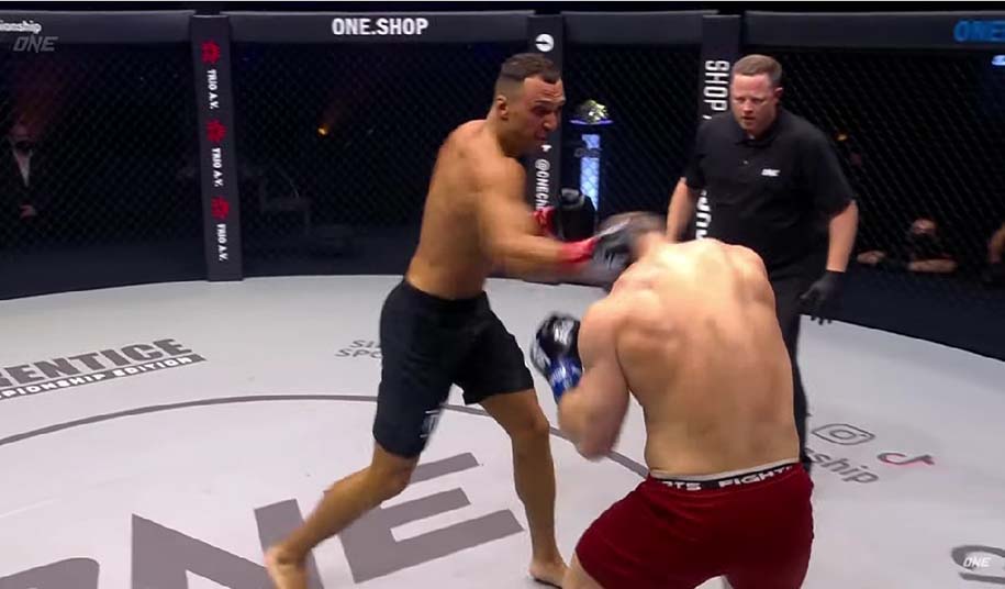 ONE Full Circle: NVĐ kickboxing Roman Kryklia knockout đối thủ nhờ combo thấu xương