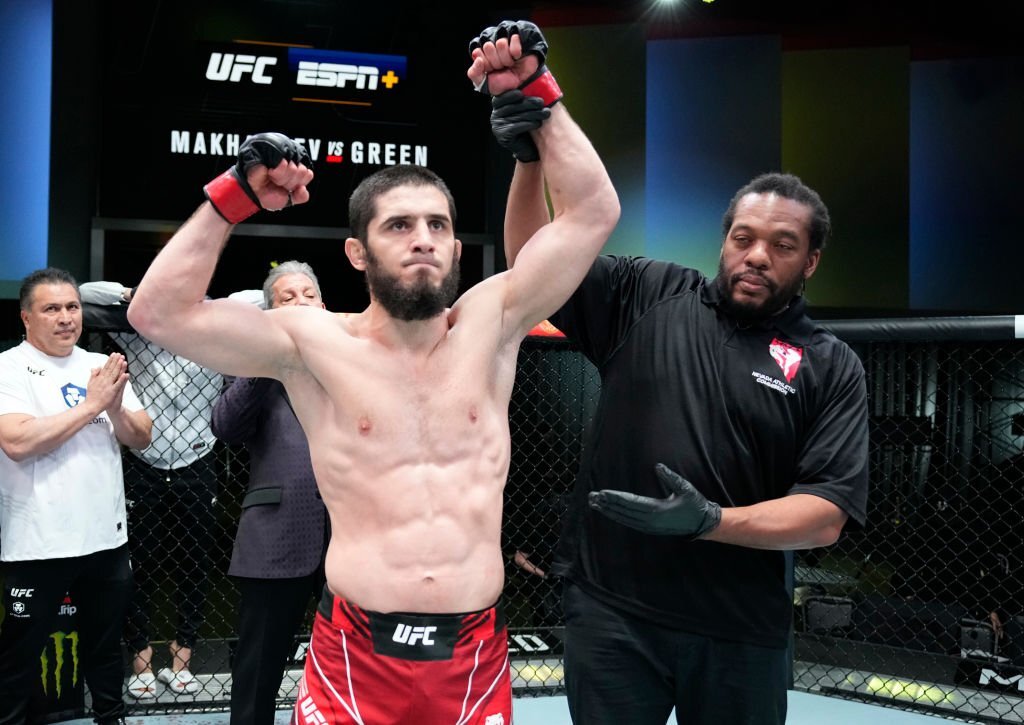 Islam Makhachev tiết lộ sẽ có suất tranh đai, sẵn sàng "đè bẹp Conor McGregor" nếu cần