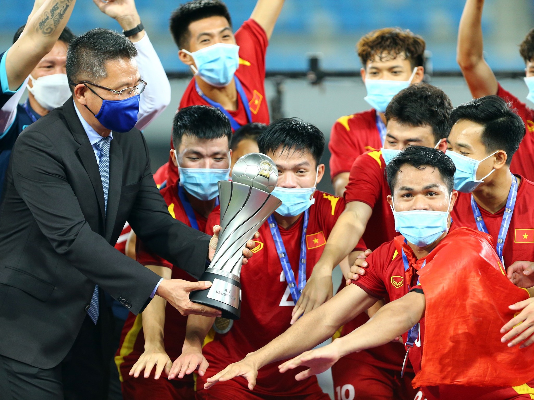 16 cầu thủ U23 Việt Nam ở lại Campuchia điều trị COVID-19