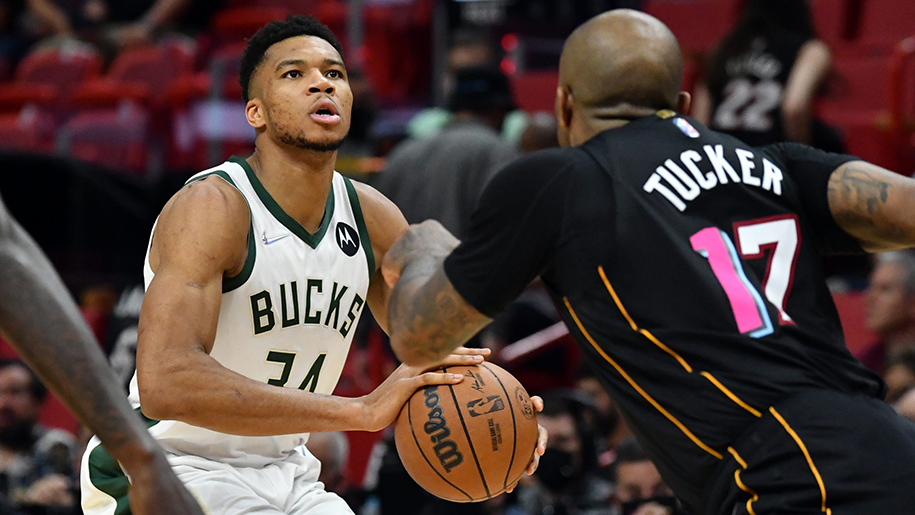 Nhận định bóng rổ NBA 2021-22: Miami Heat vs Milwaukee Bucks (ngày 3/3 8h00)