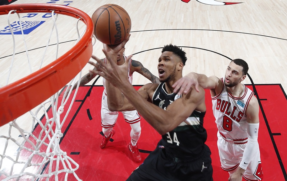 Giannis Antetokounmpo cùng Milwaukee Bucks tiếp tục gieo sầu cho Chicago Bulls
