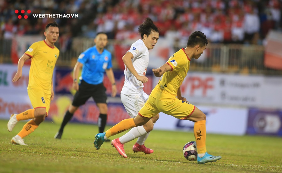Trực tiếp SLNA vs HAGL: Phan Văn Đức so t&agrave;i C&ocirc;ng Phượng
