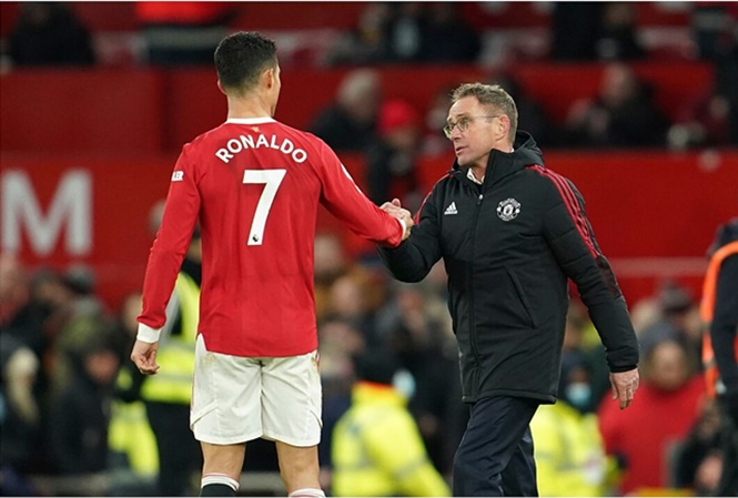 HLV MU đáp trả Keane về chấn thương của Ronaldo