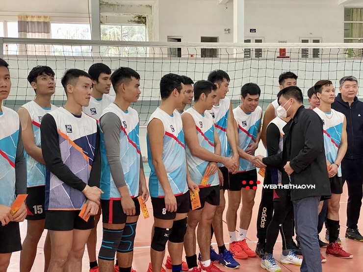 Đội tuyển bóng chuyền Việt Nam quay trở lại luyện tập sau "cơn bão" COVID-19