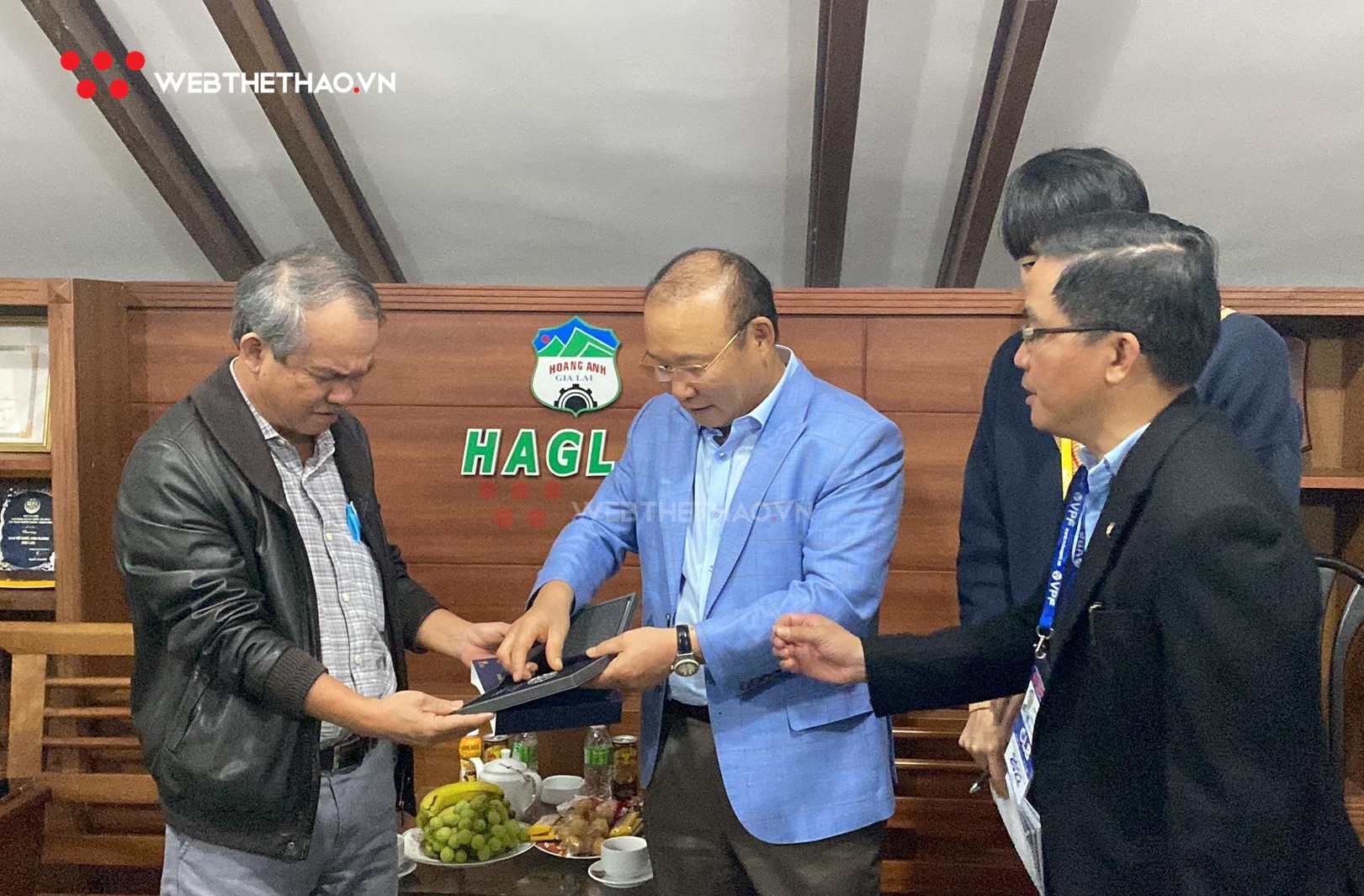 Khỏi COVID-19, ông Park bất ngờ họp báo ở Pleiku: "Tôi muốn lên thăm bầu Đức"