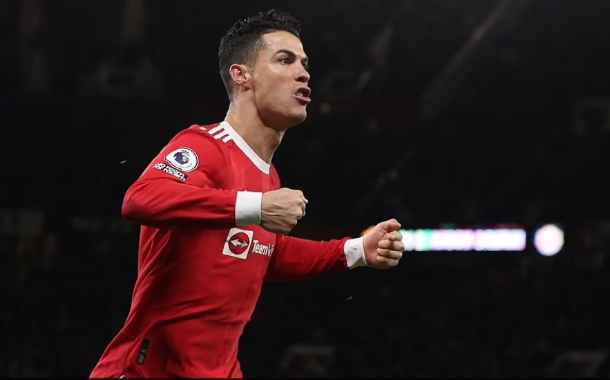 MU 3-2 Totenham: Ronaldo đập tan chỉ trích bằng cú hat-trick