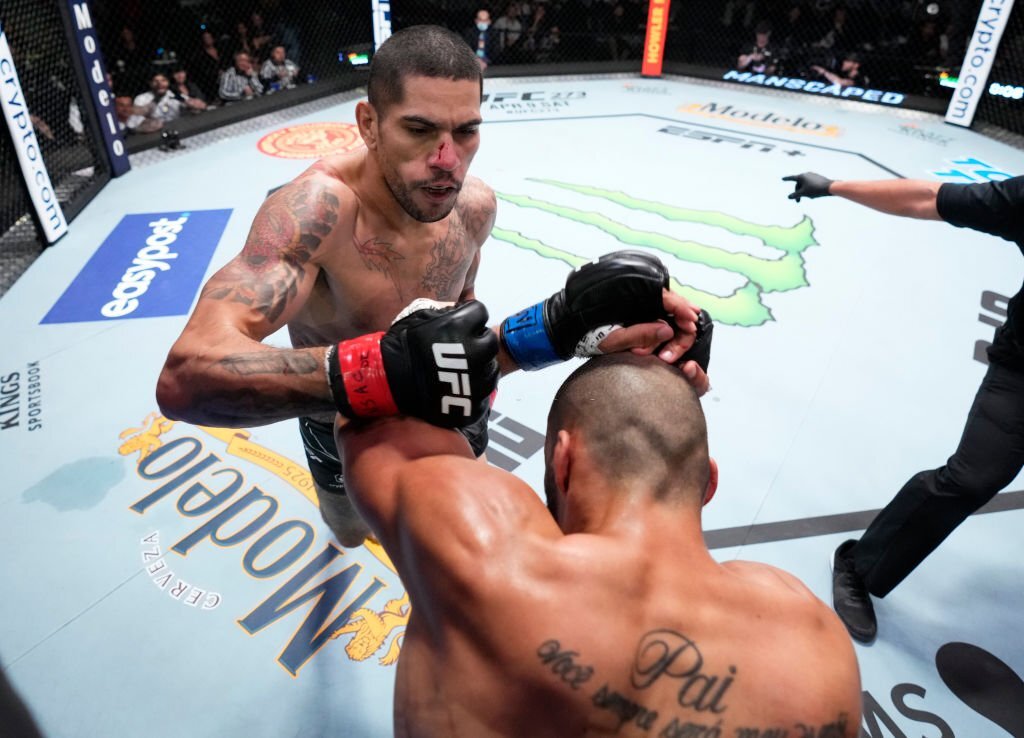 Alex Pereira đánh bại Bruno Silva, giành chiến thắng thứ 2 liên tiếp tại UFC