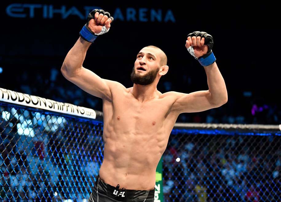 Khamzat Chimaev đáp trả loạt chỉ trích: “Đến Jon Jones cũng ăn đấm trong các trận đầu”