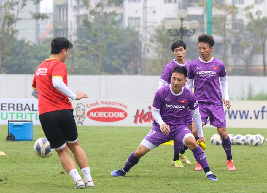 Ông Park như “ngồi trên đống lửa” vì cầu thủ liên tiếp dính COVID-19