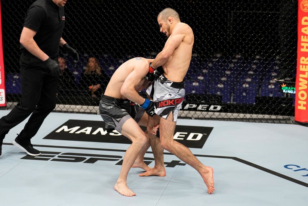 Siêu tân binh trẻ tuổi nhất UFC Muhammad Mokaev ra mắt với đòn siết thần tốc