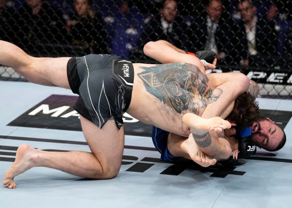 "Sát thủ đòn khóa" Paul Craig tung đòn kẹp bất ngờ kết liễu Nikita Krylov