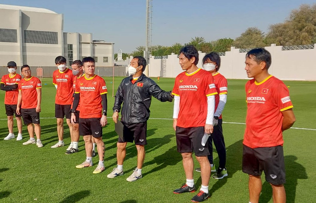 HLV Gong Oh Kyun ra mắt U23 Việt Nam buổi tập đầu tiên cho U23 Dubai Cup