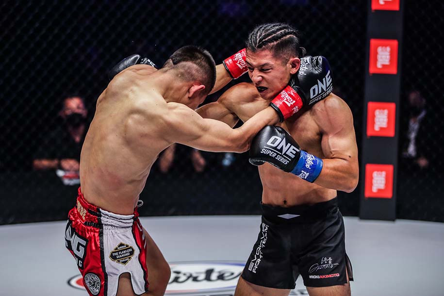 Kyokushin vs. Muay Thái: Hiroki Akimoto lật đổ ngôi vương Capitan sau đại chiến 5 hiệp