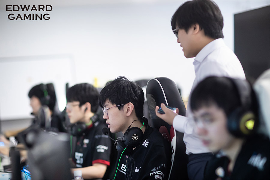 EDG: Đối thủ của WB ở Playoffs LPL Mùa Xuân 2022 mạnh cỡ nào?