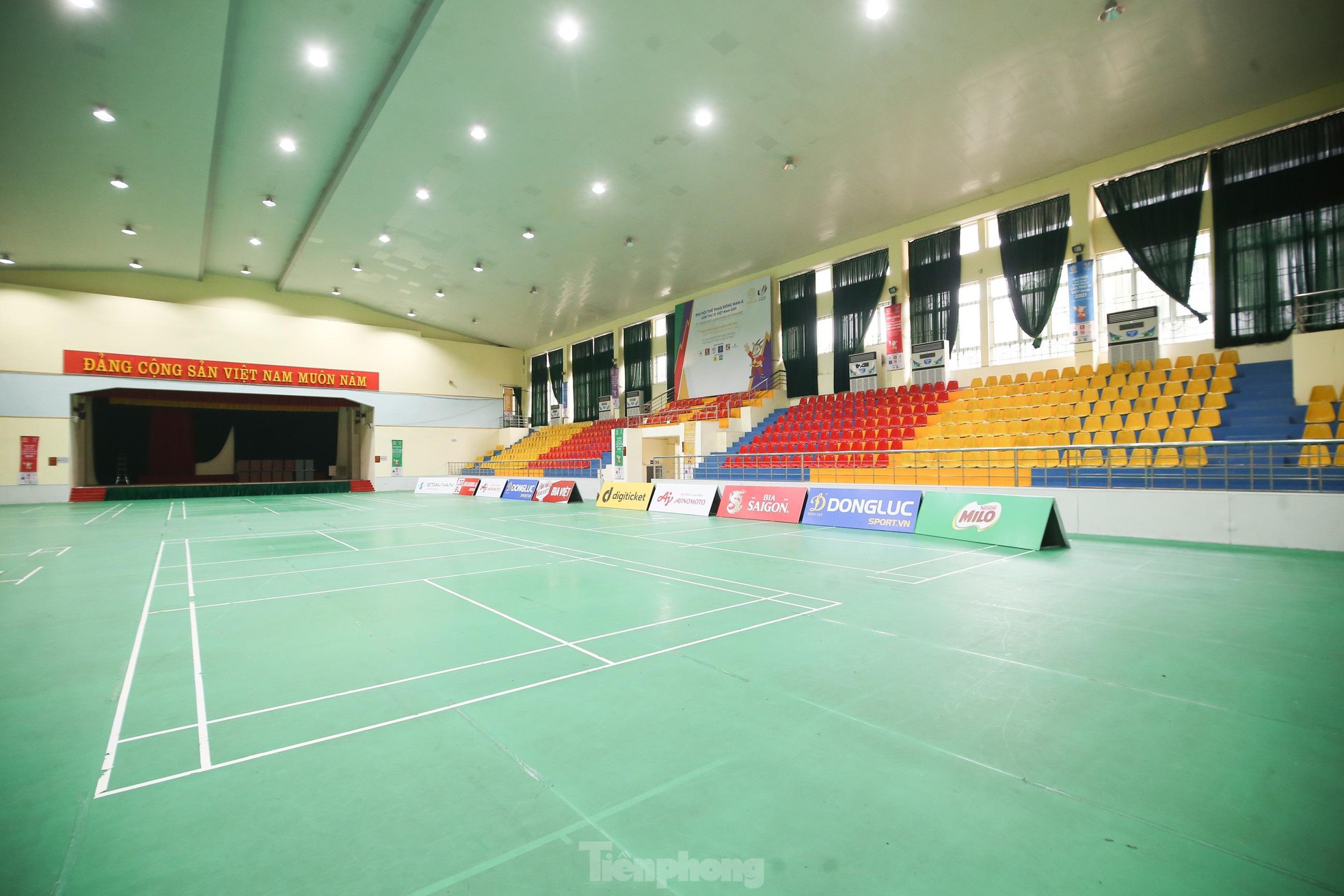 Nhà thi đấu Đan Phượng