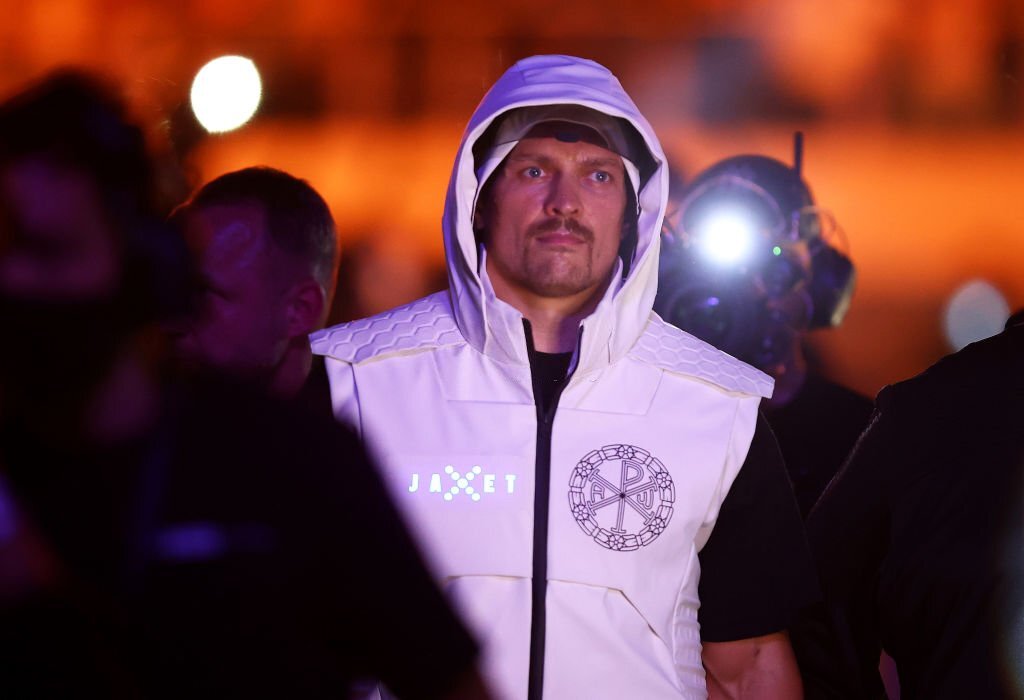 Oleksandr Usyk rời Ukraine, trận đấu với Anthony Joshua diễn ra trong tháng 6 tại Ả-Rập