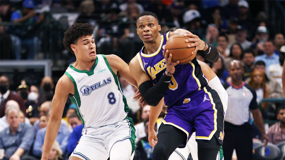 Bất lực vì chấn thương, LeBron cùng Anthony Davis ngồi nhìn Lakers rơi khỏi top 10