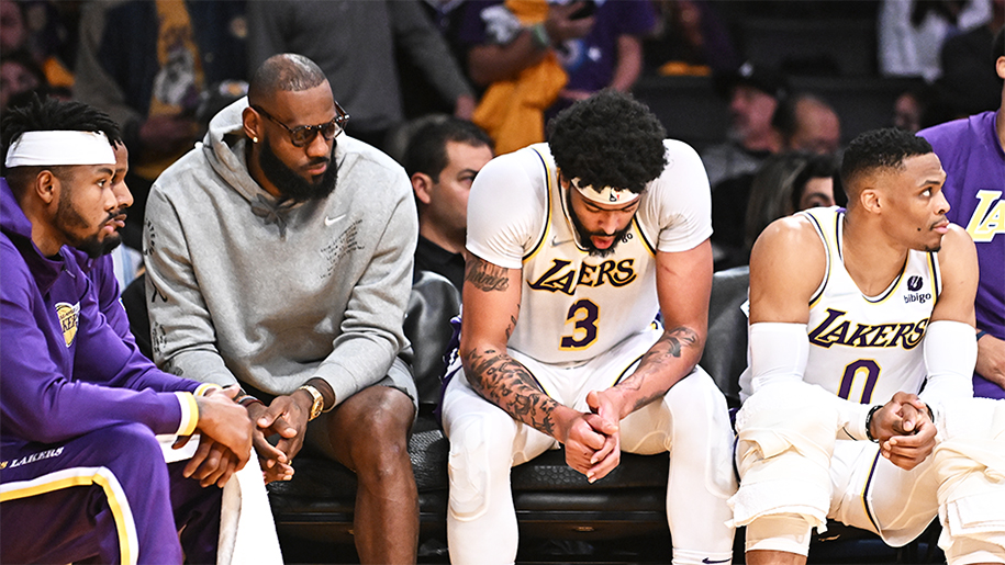 Gục ngã trước Phoenix Suns, Los Angeles Lakers chính thức "bay màu" ở mùa giải 2021-22