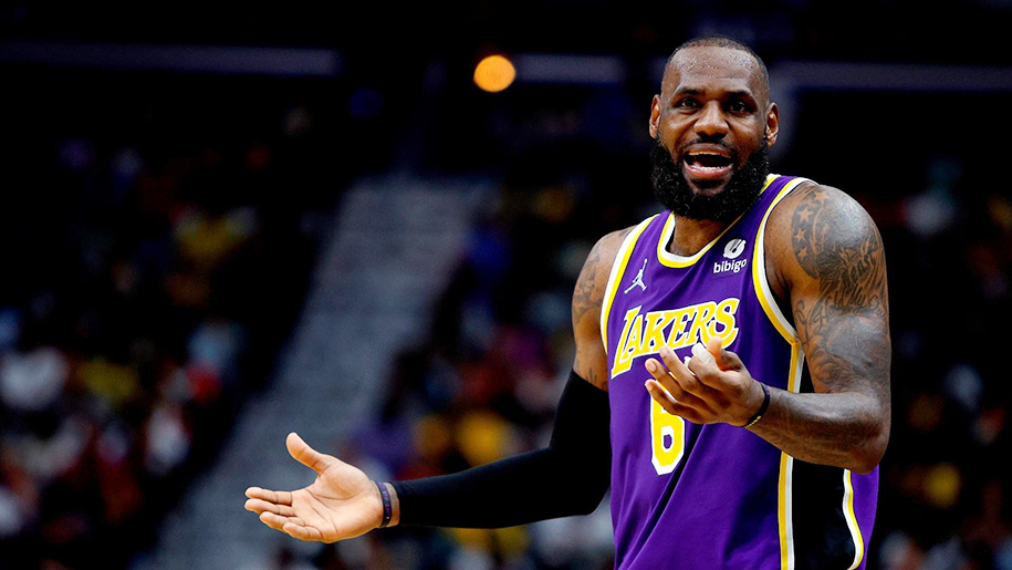 LeBron James nghỉ hết mùa vì chấn thương, từ bỏ cuộc đua tới danh hiệu “vua ghi điểm"