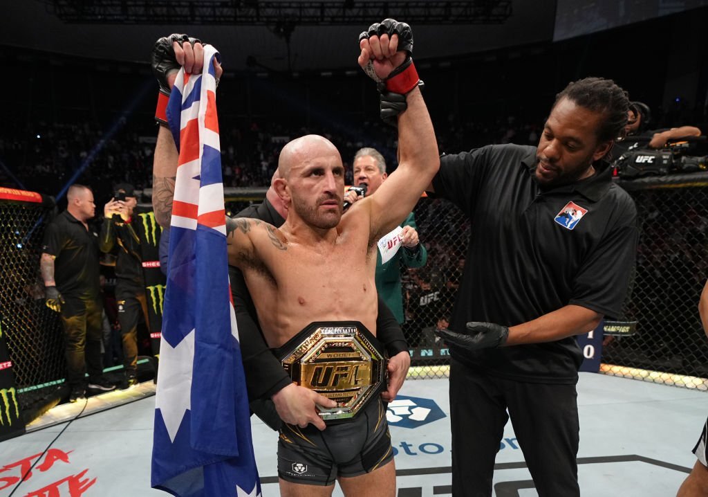 Alexander Volkanovski muốn quay lại hạng nhẹ sau m&agrave;n thể hiện tại UFC 273