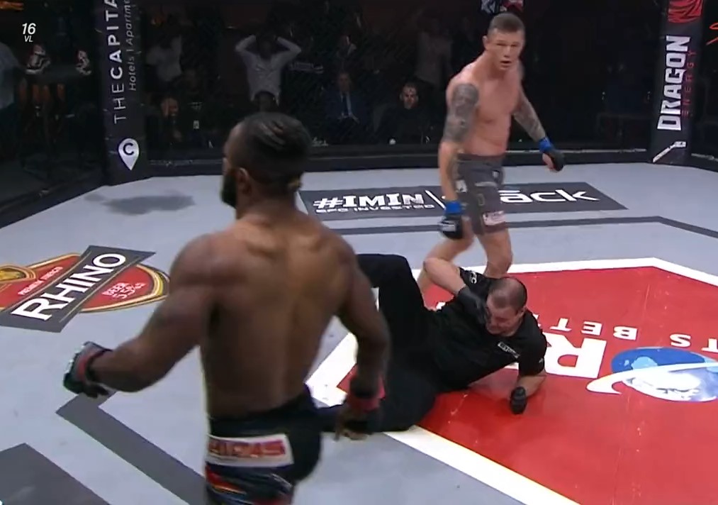 Tai nạn nghề nghiệp: Trọng tài MMA bị knockout, phải bỏ nhiệm vụ giữa trận đấu