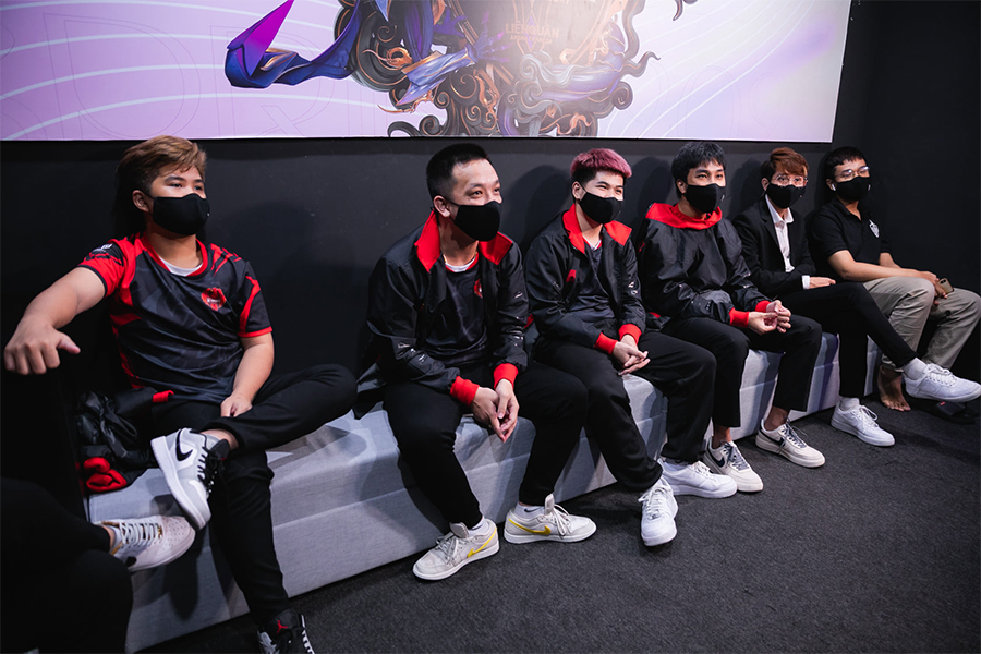 HQ Esports Liên Quân nhận án phạt vì sử dụng tuyển thủ chưa đủ 18 tuổi