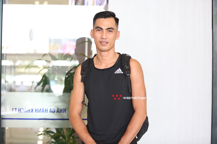 Từ Thanh Thuận đ&aacute;p chuyến bay tới H&agrave; Nội, hội qu&acirc;n c&ugrave;ng đội tuyển b&oacute;ng chuyền nam Việt Nam