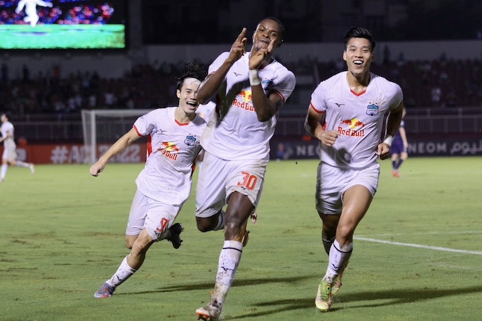 Chia tay bằng chiến thắng, HLV Kiatisuk hẹn trở lại ở AFC Champions League