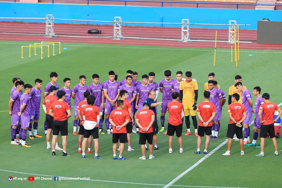 SEA Games 31 đang nóng từng ngày, ông Park “thiết quân luật” với U23 Việt Nam