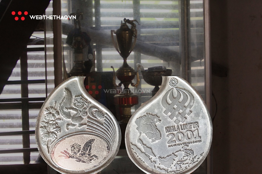 Bồi hồi trước tấm HCB SEA Games lịch sử úa màu thời gian của cố kình ngư Trần Xuân Hiền