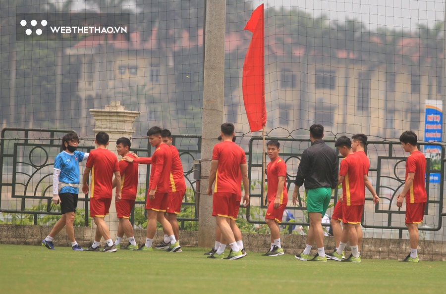 U23 Việt Nam tập giữa giờ trưa sau màn hủy diệt U23 Indonesia