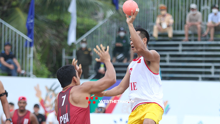 Thắng nghẹt thở Philippines, bóng ném bãi biển nam bảo vệ thành công tấm HCV SEA Games 31 Thắng nghẹt thở Philippines, bóng ném bãi biển nam bảo vệ thành công tấm HCV SEA Games 31