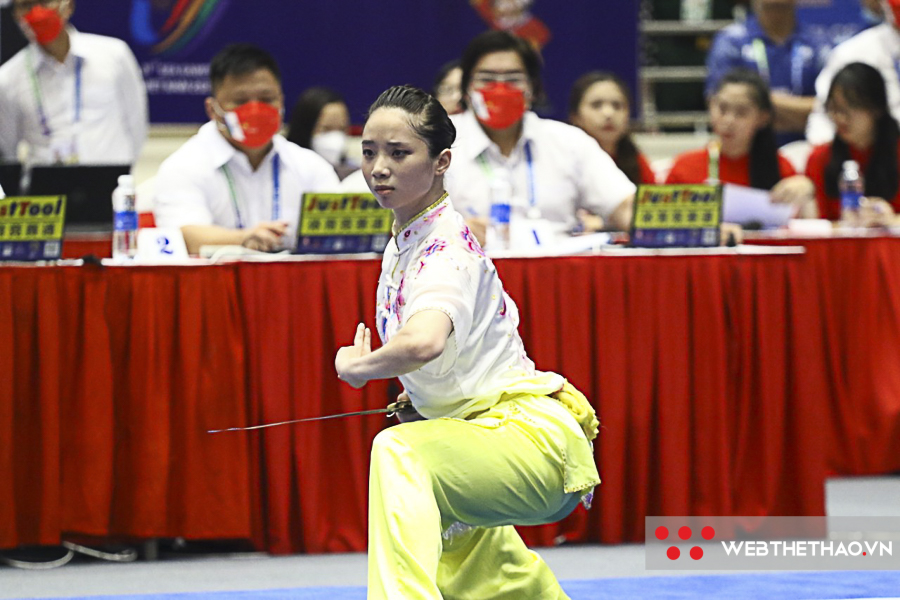 Chùm ảnh: Dương Thúy Vi - Phạm Quốc Khánh "mở hàng" 2 HCV Wushu SEA Games 31
