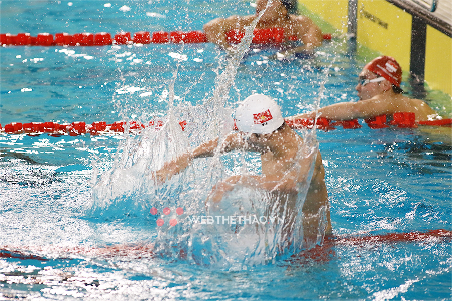 Hưng Nguyên ăn mừng đầy cảm xúc sau khi phá kỷ lục SEA Games