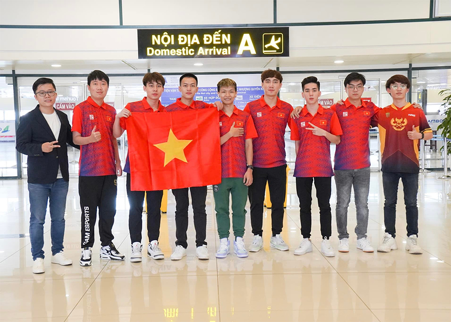 Đội tuyển LMHT Việt Nam đặt chân tới Hà Nội, chuẩn bị tham dự SEA Games 31