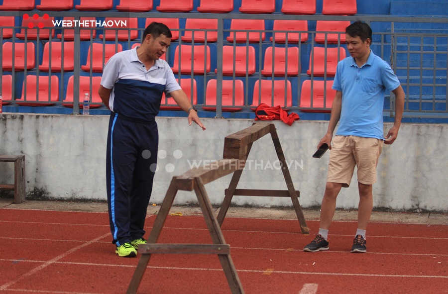 B&acirc;̣t mí chi&ecirc;́c rào &ldquo;đ&ocirc;̣c nh&acirc;́t, v&ocirc; nhị&rdquo; n&acirc;ng bước ch&acirc;n chạy bí &acirc;̉n L&ecirc; Ti&ecirc;́n Long giành HCV SEA Games 31