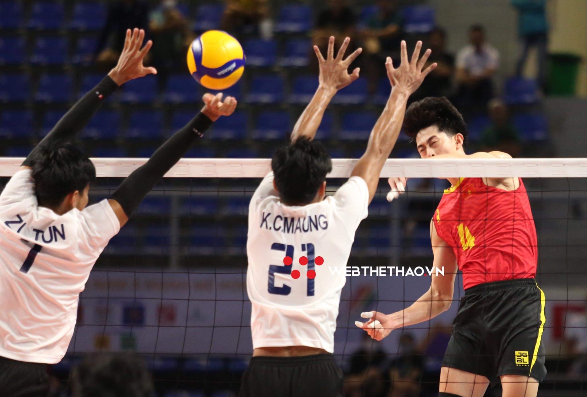 Đánh bại Myanmar, tuyển bóng chuyền nam Việt Nam giành vé cuối cùng vào Bán kết