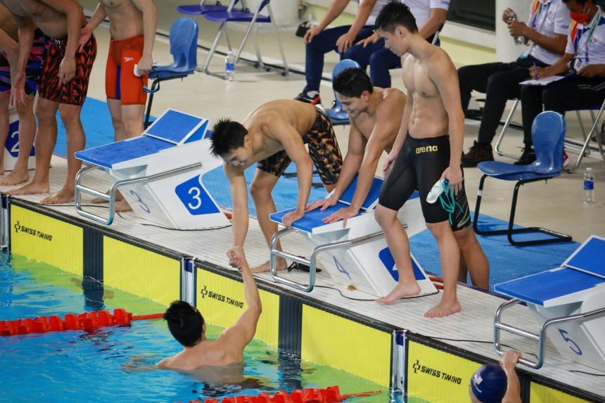 Schooling: Đội bơi Việt Nam qu&aacute; giỏi, qu&aacute; nhanh