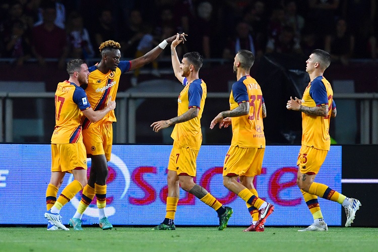 Abraham giúp Roma dự cúp châu Âu và lập kỷ lục ghi bàn