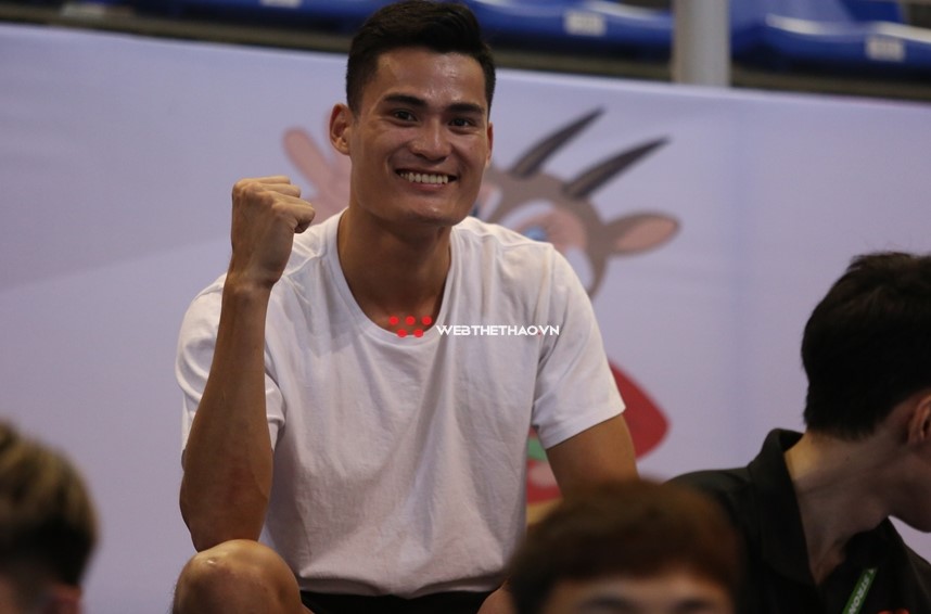 Hoàn thành SEA Games 31, Hot boy Quách Công Lịch "lấn sân" sang chung kết bóng chuyền