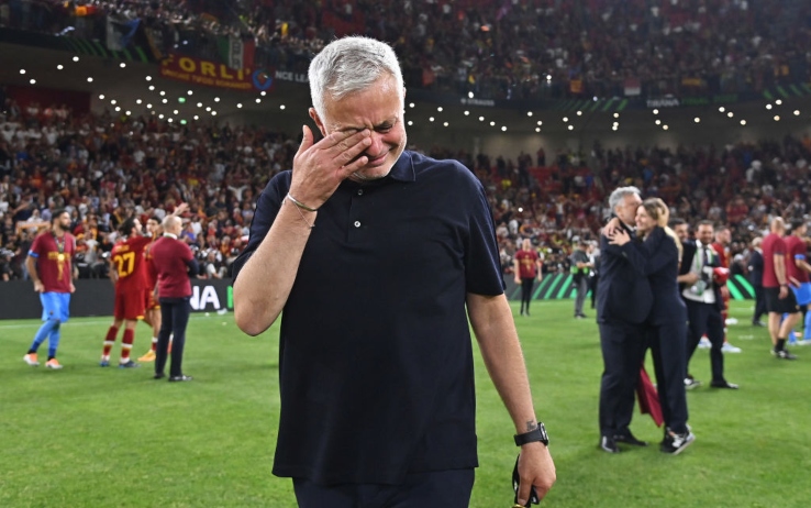 Mourinho rơi nước mắt sau chiến tích lịch sử cùng AS Roma