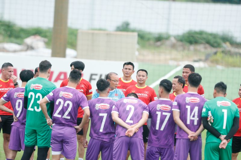 Trợ lý Anh Đức nghiêm khắc với “đàn em” ở tuyển Việt Nam