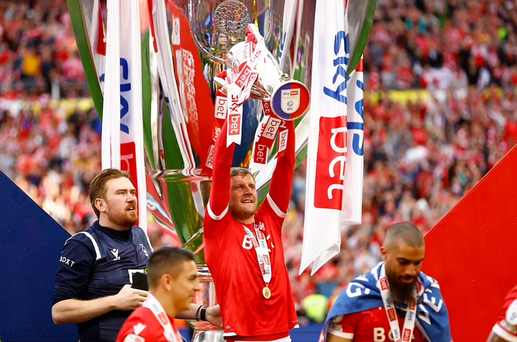 Nottingham Forest lên hạng và kiếm được tiền thưởng khổng lồ